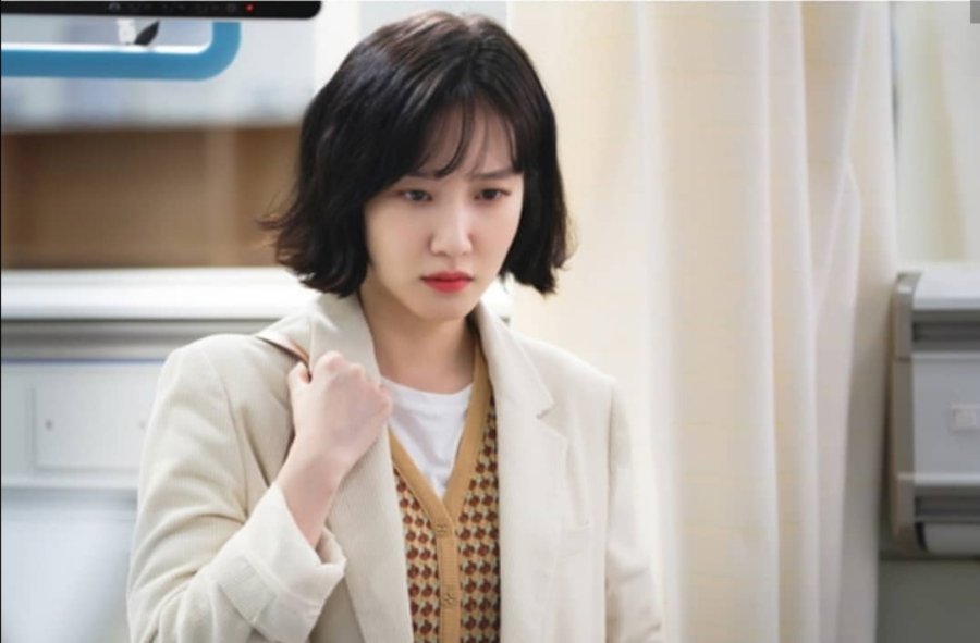 Park Eun Bin no papel de Lee Se Young em Hot Stove League.