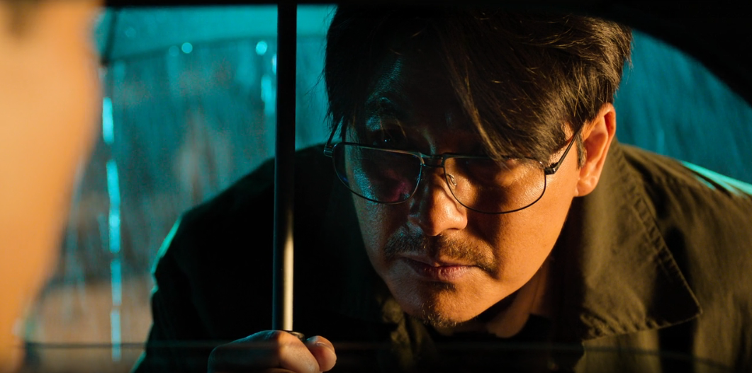 Jung Woo Sung como Jang Geon Young investigando em Made in Korea 2